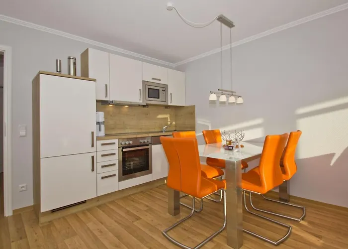 Apartment mit Meerblick und Balkon, gratis Nutzung vom AHOI Erlebnisbad und Sauna in Sellin - Meeresblick FeWo 33 *
