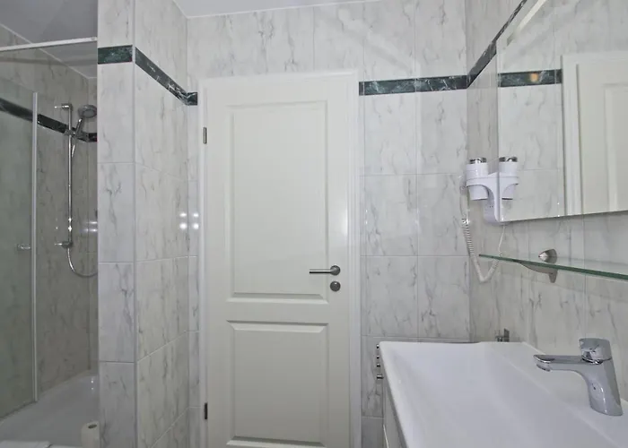 mit Meerblick und Balkon, gratis Nutzung vom AHOI Erlebnisbad und Sauna in Sellin - Meeresblick FeWo 33 Apartment Goehren (Ruegen)